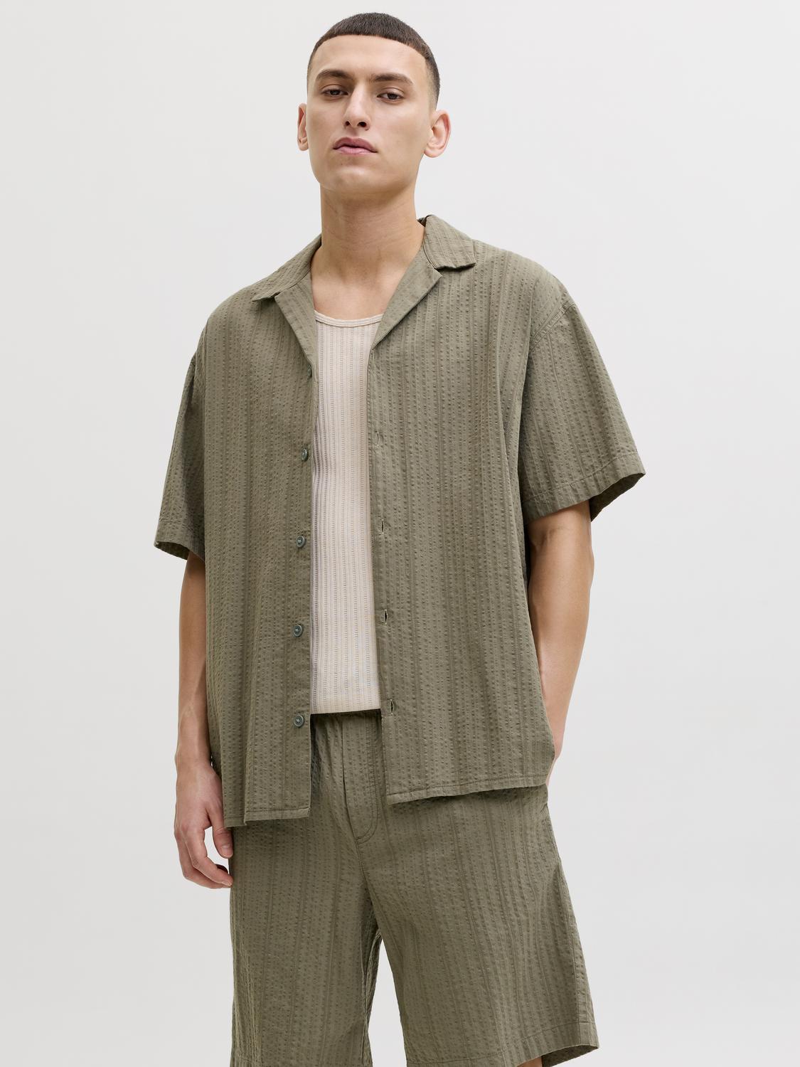 model_shot-front